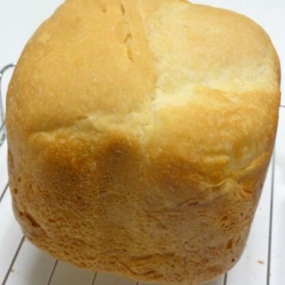 薄力粉のパンはどんな味か試しに作らせてもらいました。
言われても違いに気づかないかも・・・というくらい、普通に焼けました。
ご馳走様です。